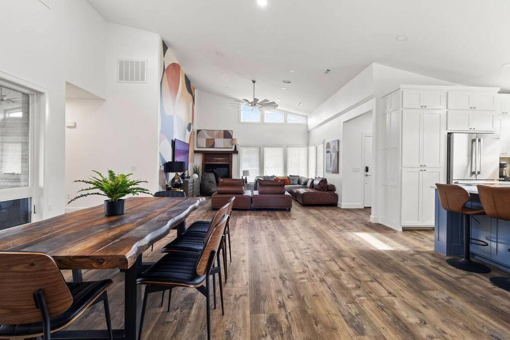 Holiday home Hook St Art Pad: Just 5 Mins To Downtown Vibes! *