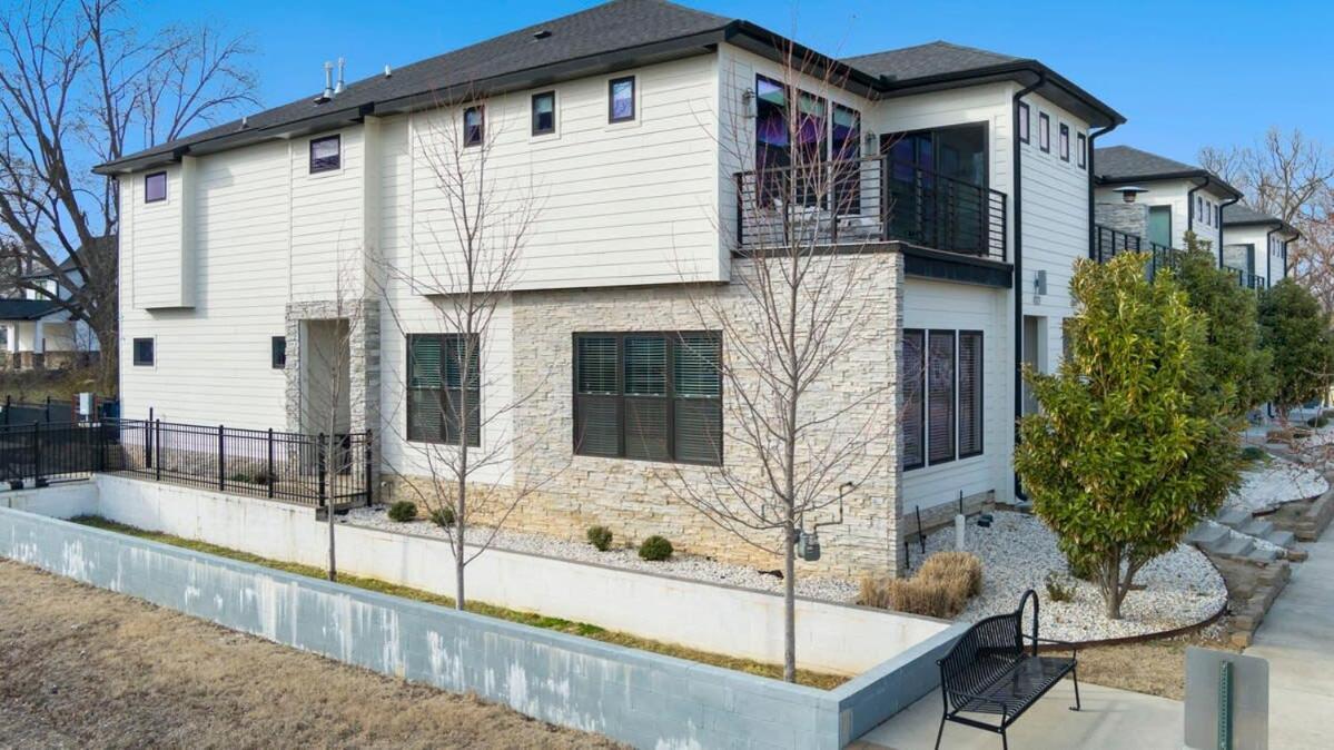 Be Downtown-walk To Square- Bikes Available Holiday home *