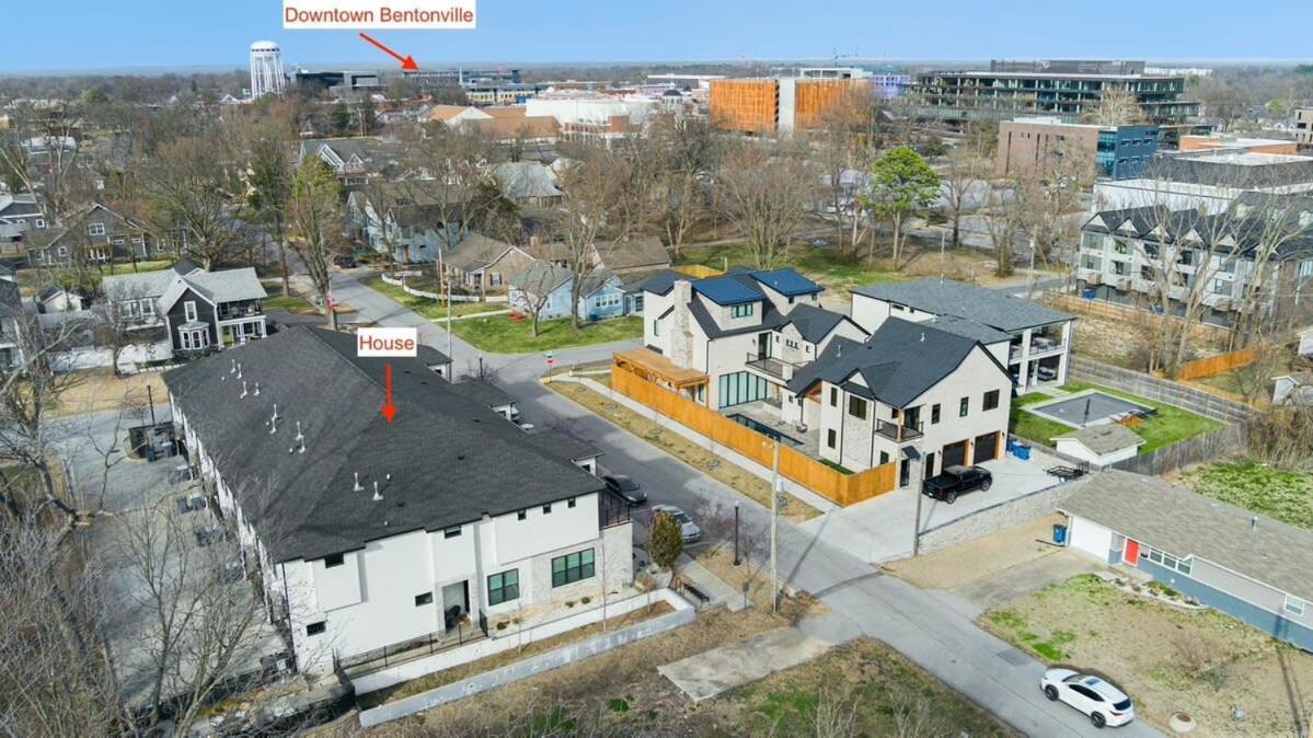 Be Downtown-walk To Square- Bikes Available