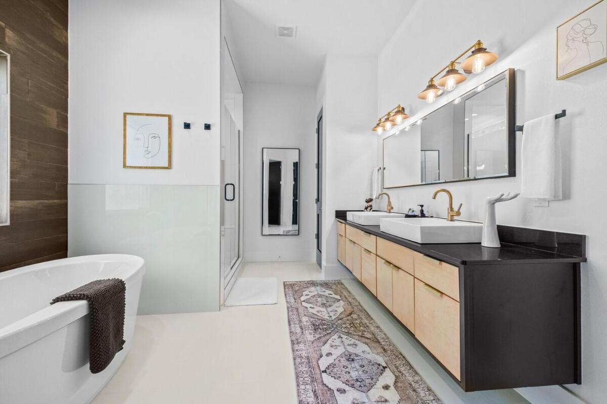 Holiday home The Fillmore - Hot Tub - 1 Mi To Downtown *