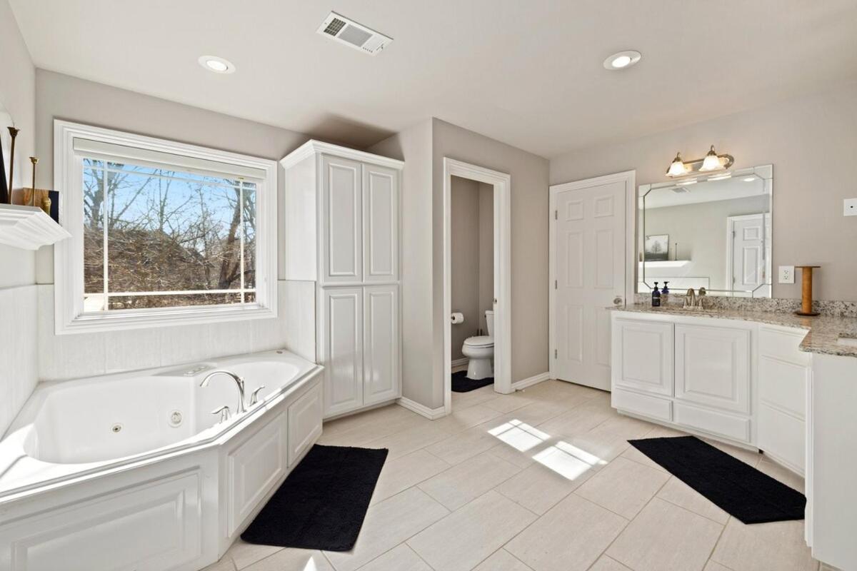 The Genesis-bike Friendly-hot Tub- Sleeps 15