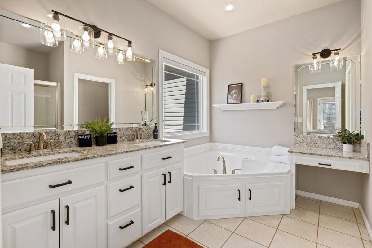 The Genesis-bike Friendly-hot Tub- Sleeps 15 Bentonville