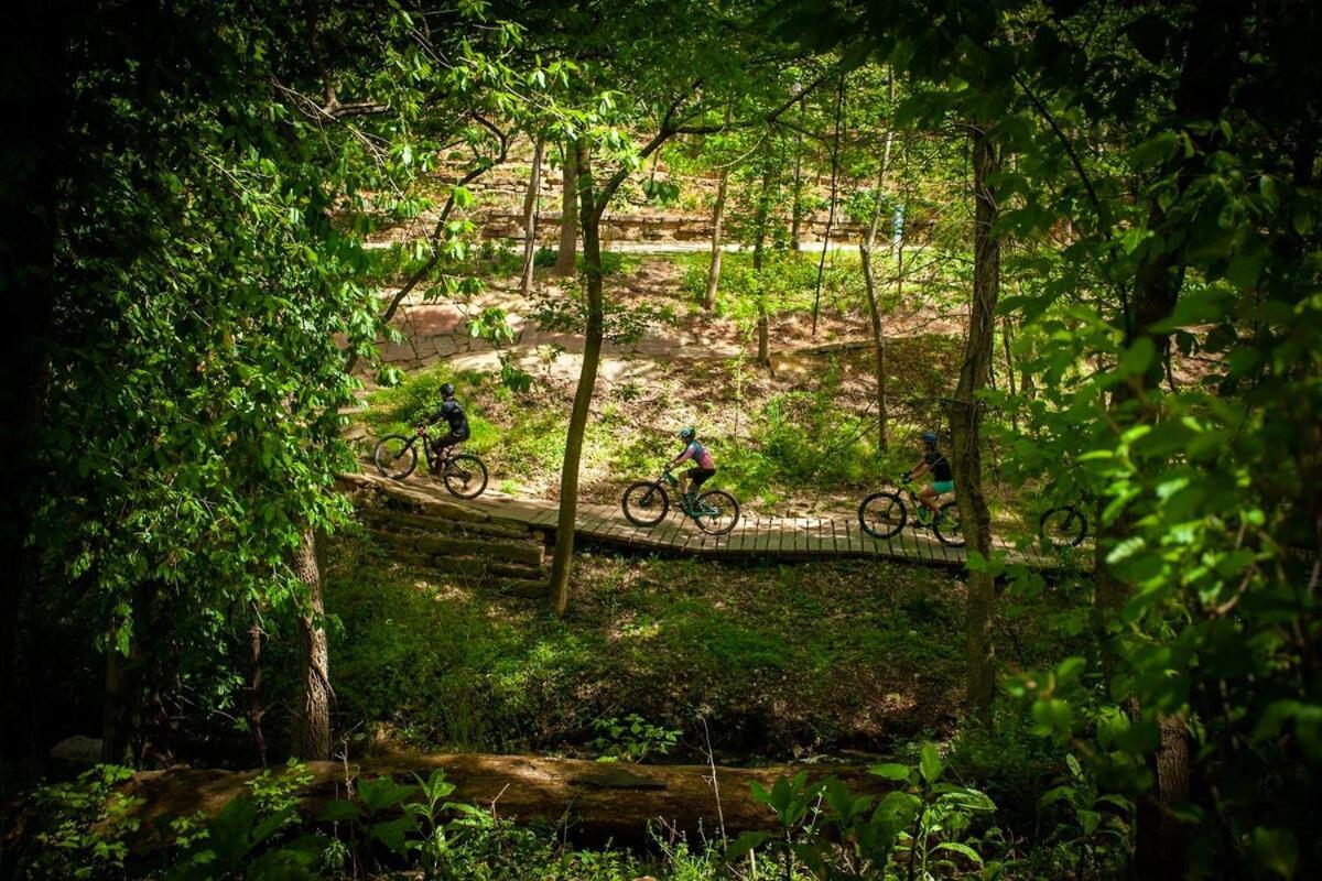 Trailhead Mews Flow Unit 4- Dt Bentonville-mtb Holiday home