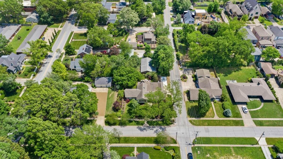 Sunny 1 Block To Dt Sleeps 10 * Bentonville