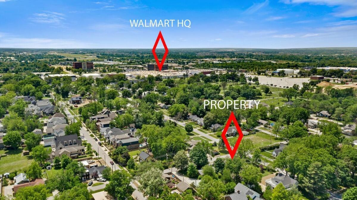 Sunny 1 Block To Dt Sleeps 10 Holiday home Bentonville