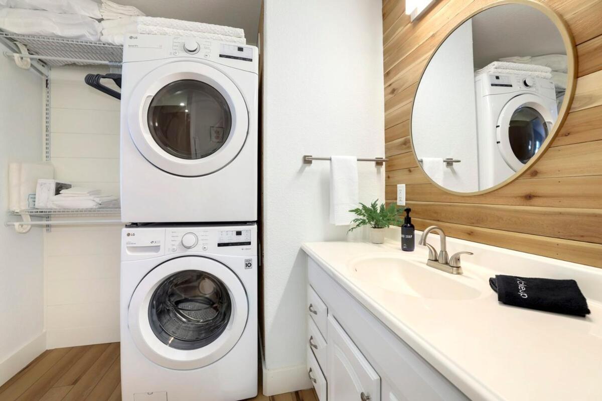 Emerald 1 Mi To Dt Holiday home