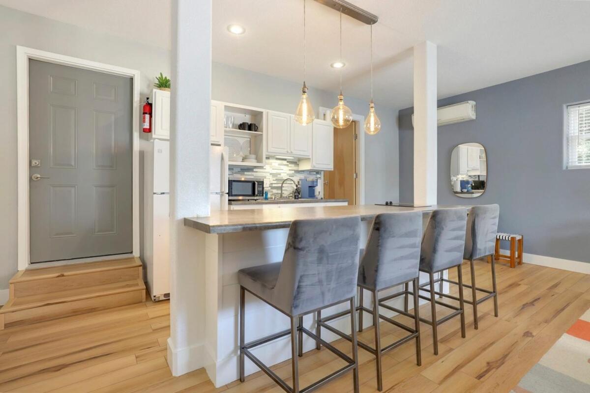 Emerald 1 Mi To Dt Holiday home Bentonville