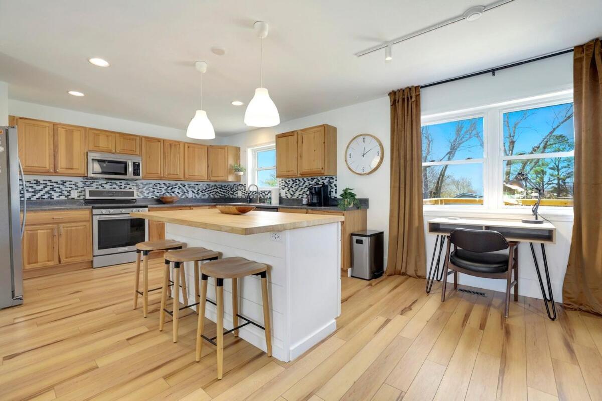 Emerald 1 Mi To Dt Holiday home *