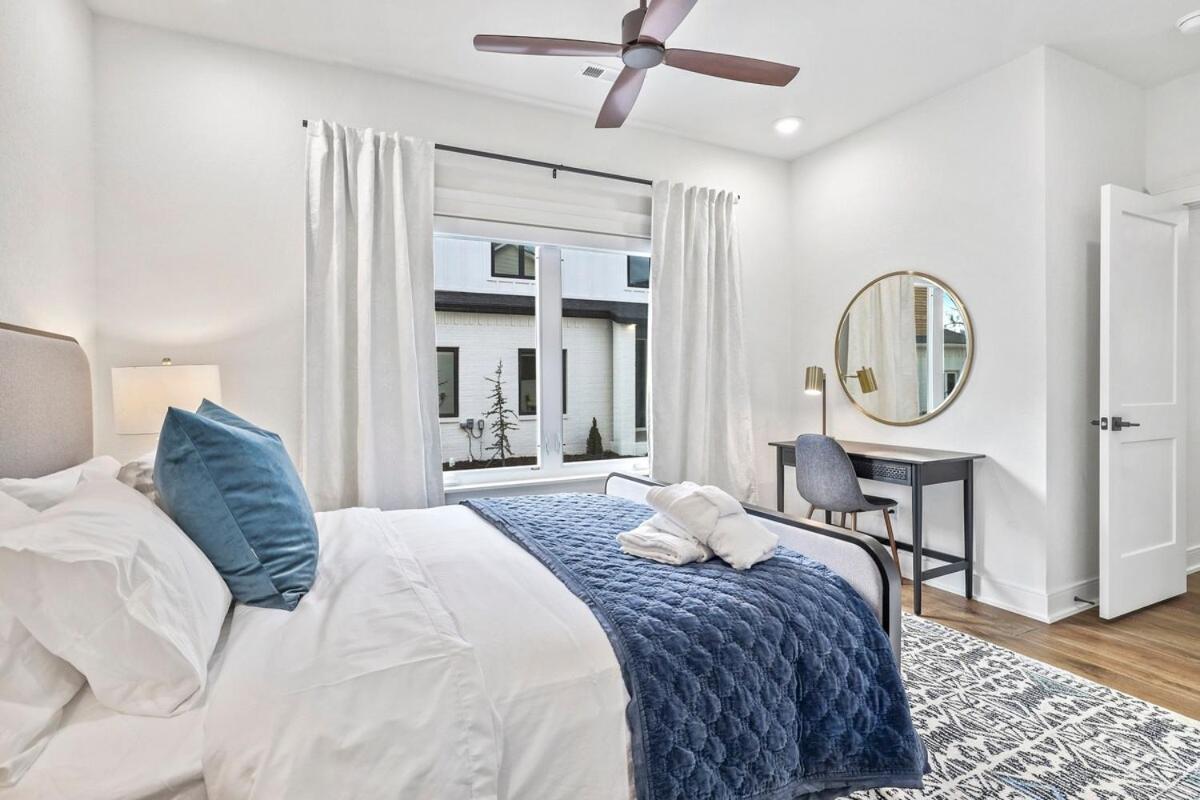 Ozark Oasis Walk To Dt Holiday home Bentonville