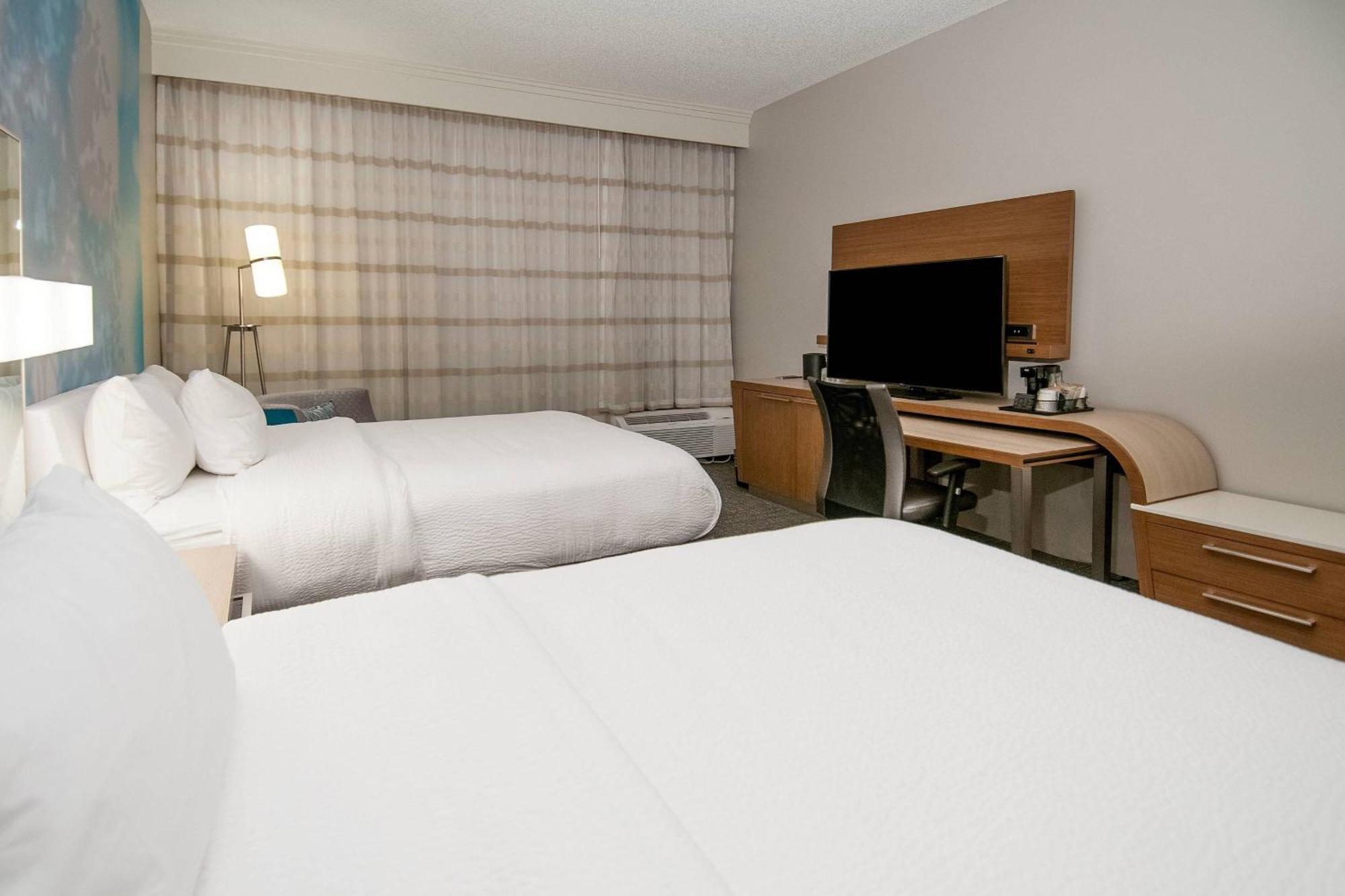 Courtyard By Marriott Hotel
