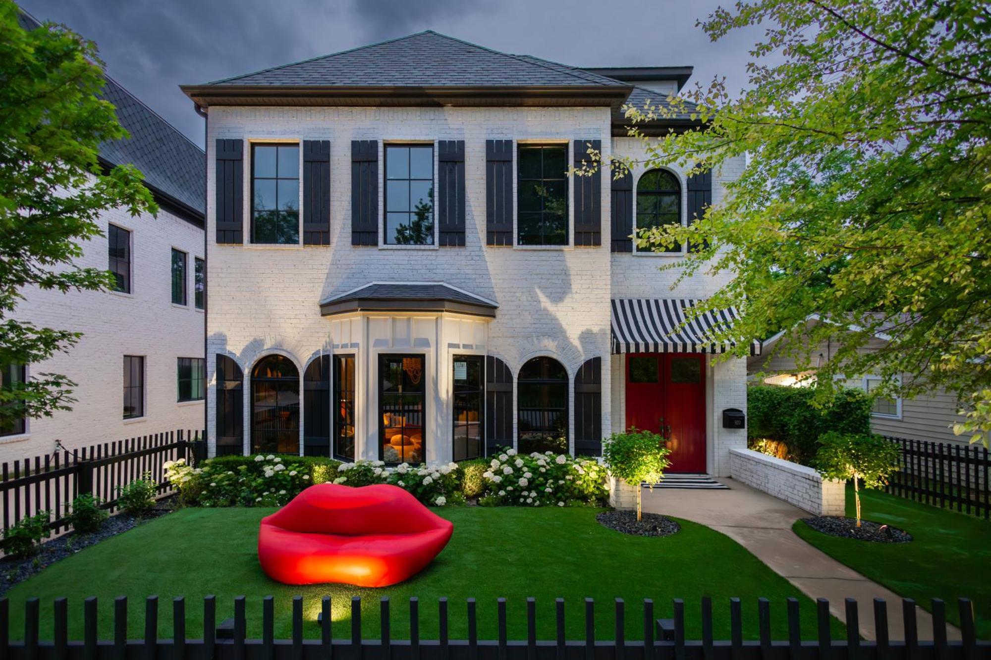 Beryl West - Elegant, Artful, Pet-friendly