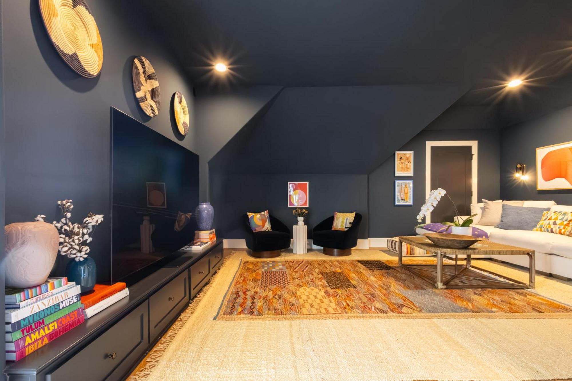 Beryl West - Elegant, Artful, Pet-friendly Bentonville