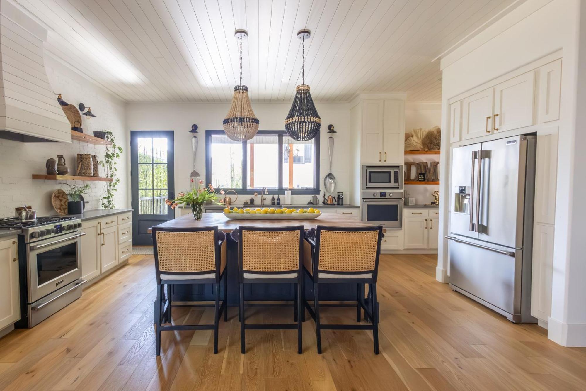 Beryl West - Elegant, Artful, Pet-friendly *
