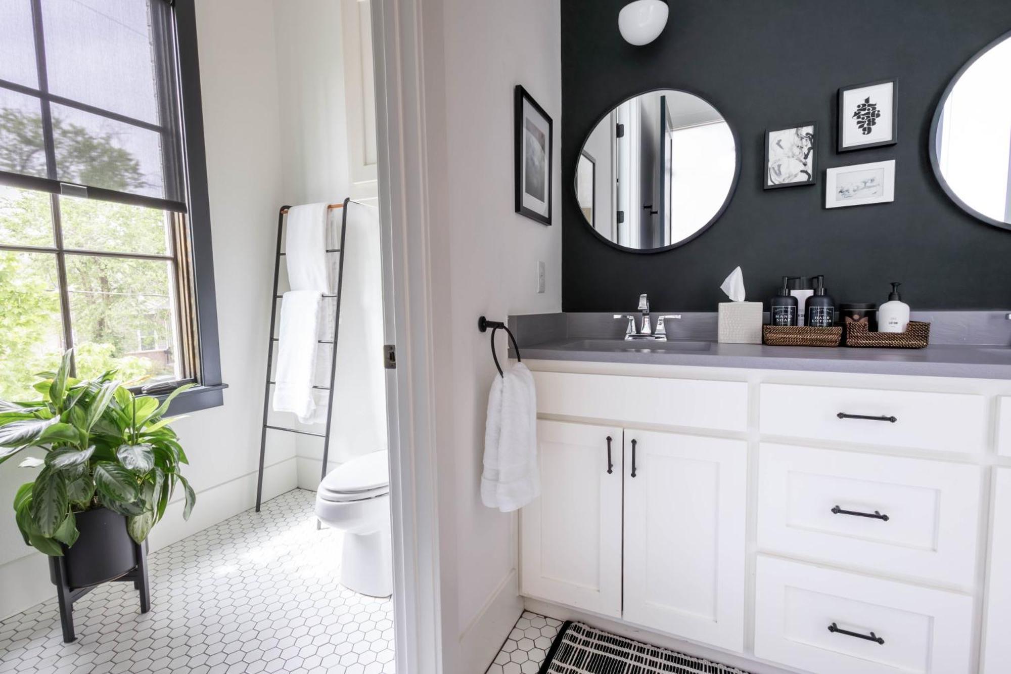 Beryl West - Elegant, Artful, Pet-friendly * Bentonville