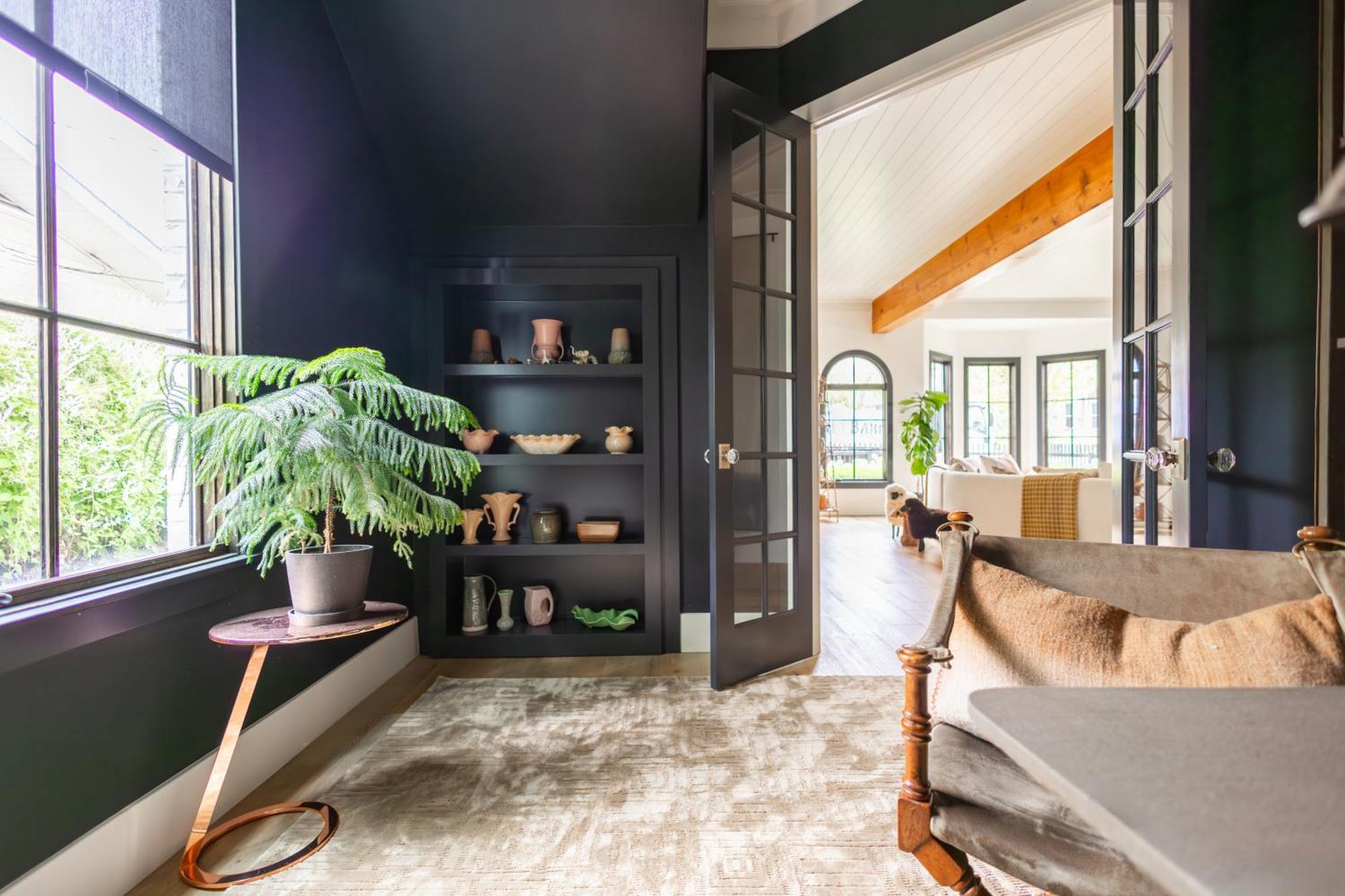 Beryl West - Elegant, Artful, Pet-friendly *