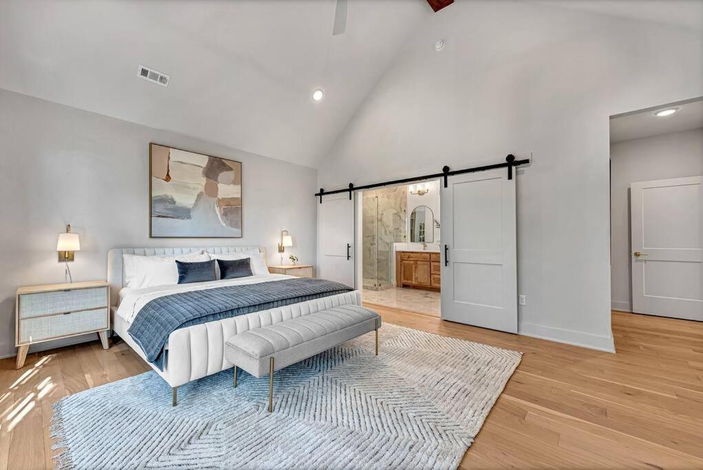 Lux Haus Bentonville, Momentary Views & Bike Trail Holiday home