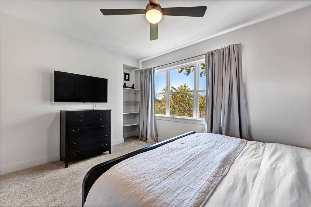 Lux Haus Bentonville, Momentary Views & Bike Trail Holiday home