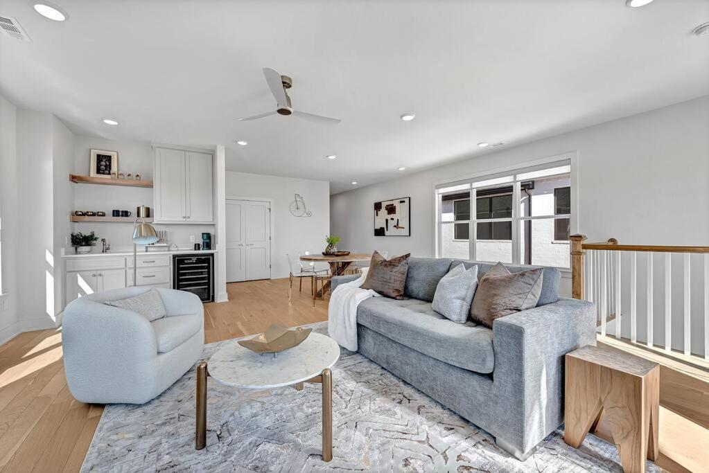 Lux Haus Bentonville, Momentary Views & Bike Trail Holiday home *