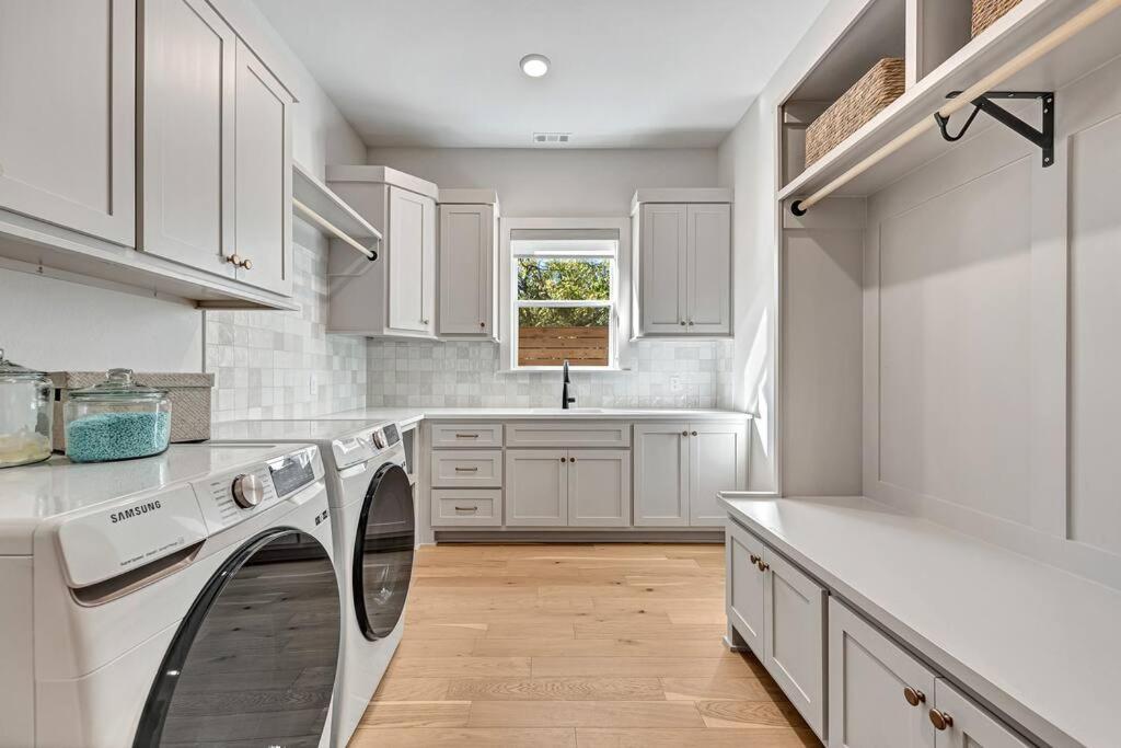 Lux Haus Bentonville, Momentary Views & Bike Trail Holiday home