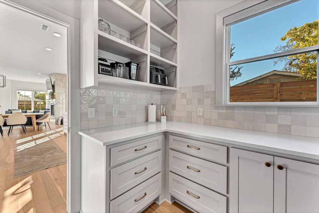 Lux Haus Bentonville, Momentary Views & Bike Trail *