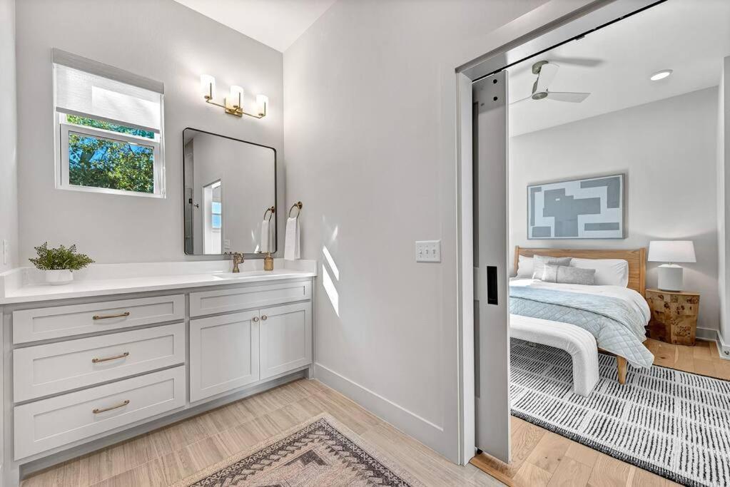 Lux Haus Bentonville, Momentary Views & Bike Trail * Bentonville