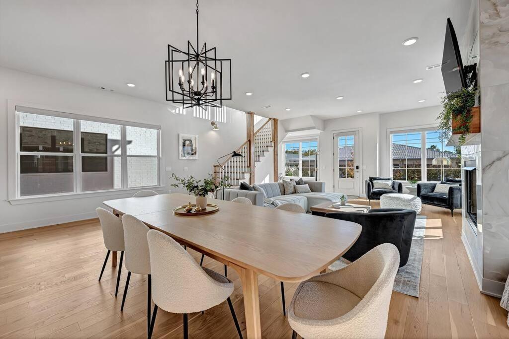 Lux Haus Bentonville, Momentary Views & Bike Trail *