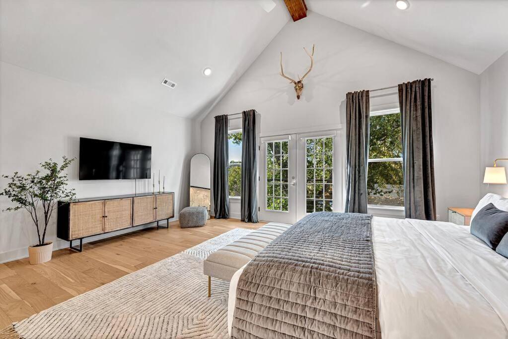Lux Haus Bentonville, Momentary Views & Bike Trail Holiday home