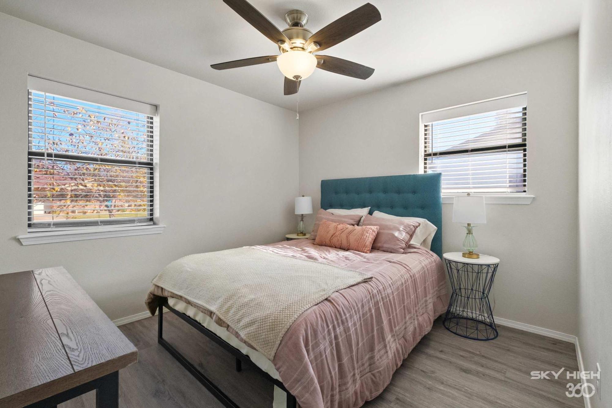 Beth Ln Breakaway Family Home-blocks From Walmart Hq Holiday home Bentonville