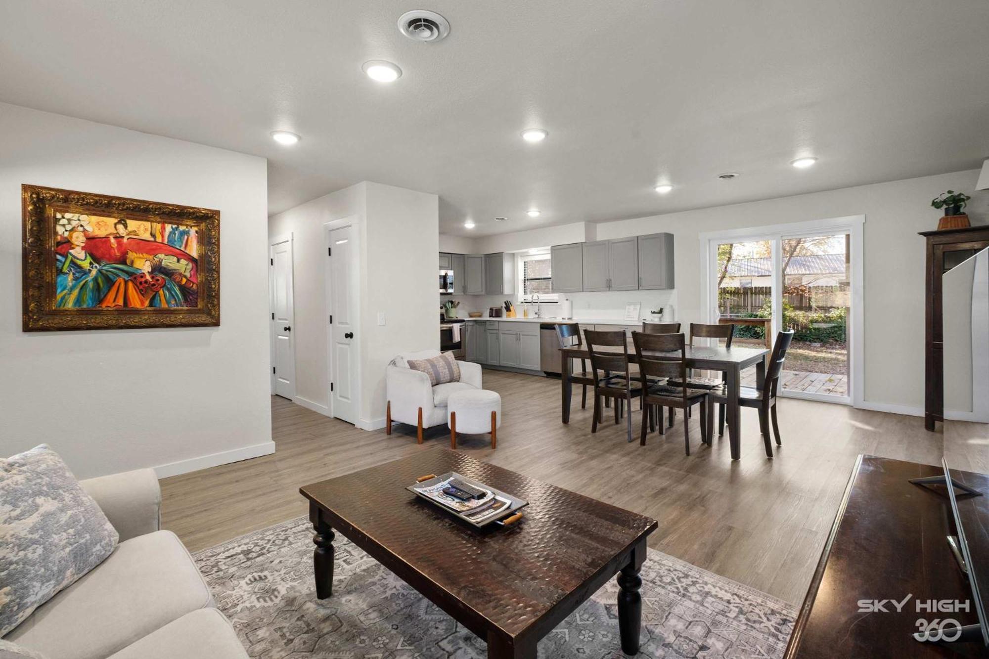 Beth Ln Breakaway Family Home-blocks From Walmart Hq Holiday home *