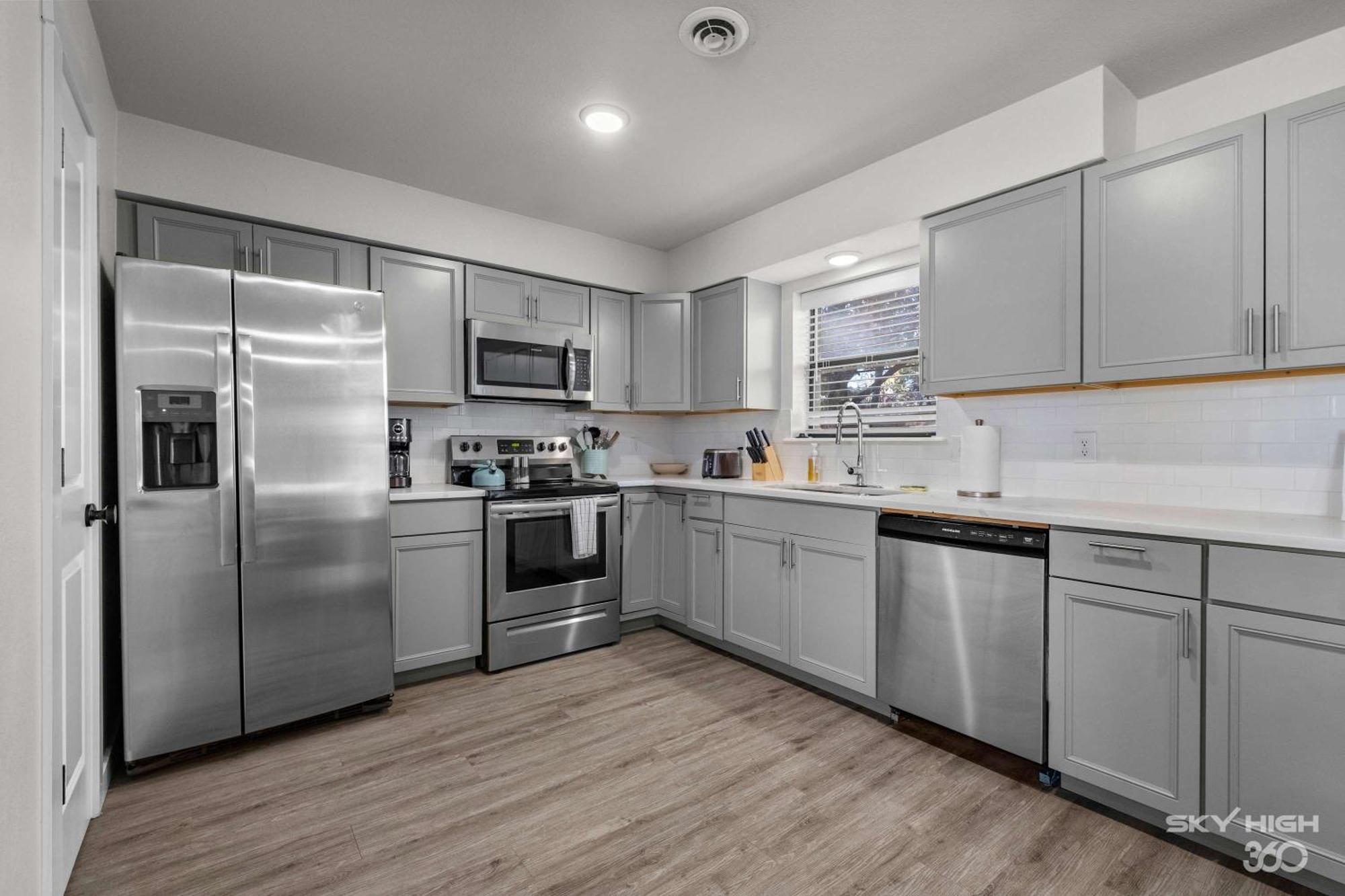 Beth Ln Breakaway Family Home-blocks From Walmart Hq Holiday home Bentonville