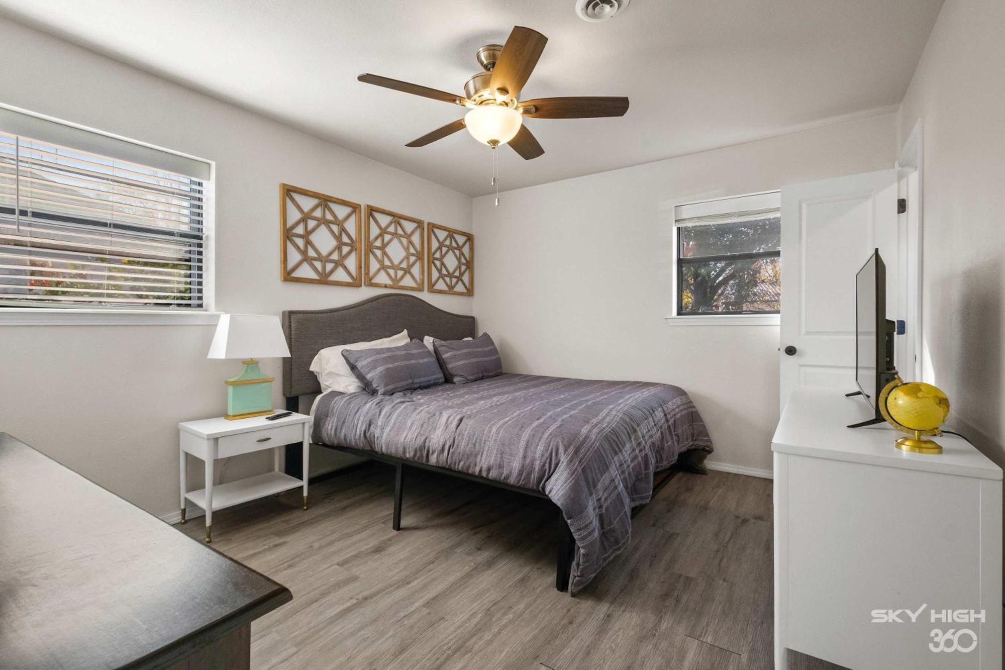 Holiday home Beth Ln Breakaway Family Home-blocks From Walmart Hq *