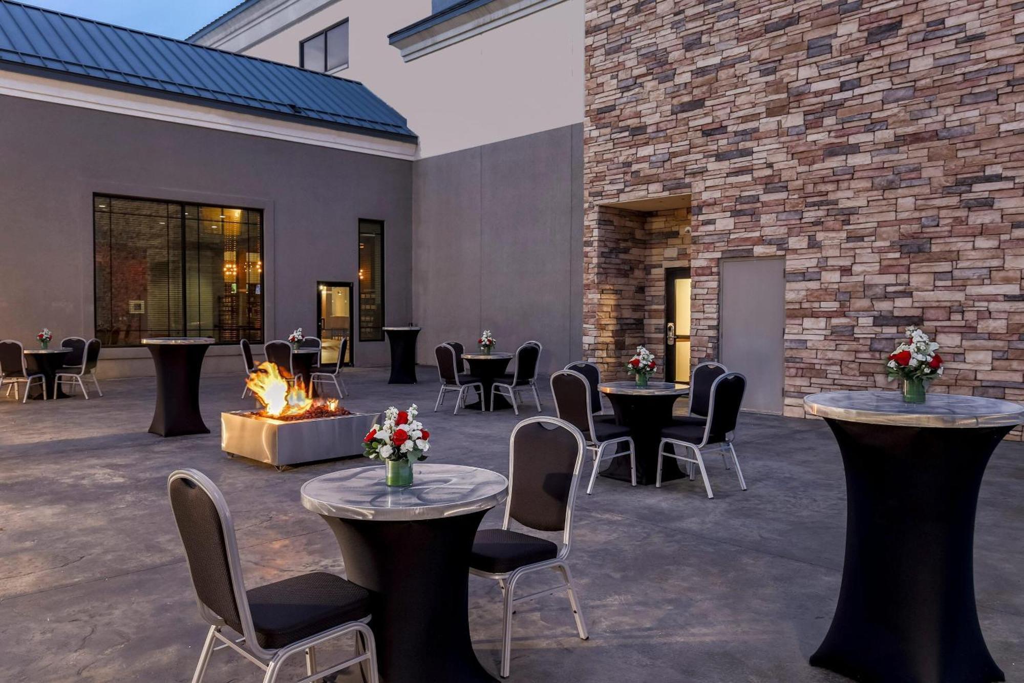 Four Points 4* Bentonville