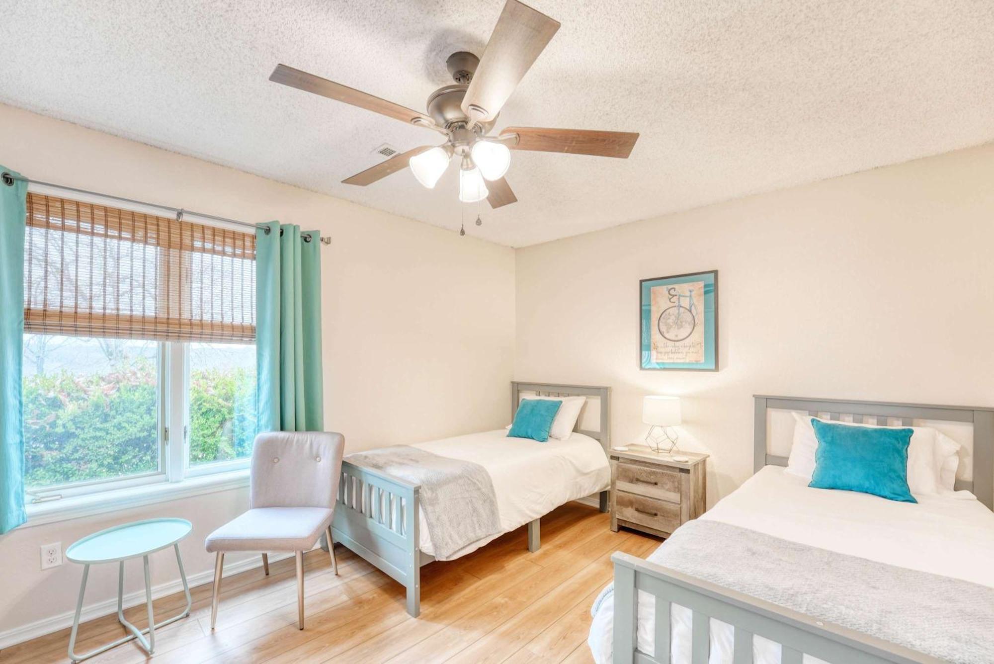 Modern Retreat - Sleeps 6 Near Trails Holiday home Bentonville