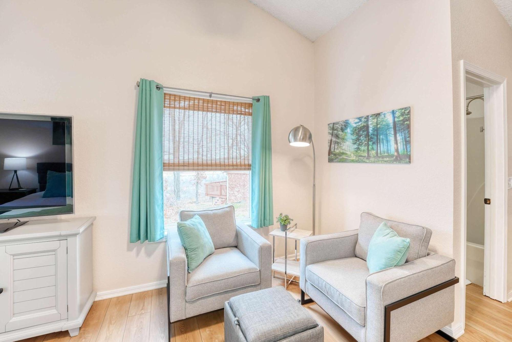 Modern Retreat - Sleeps 6 Near Trails