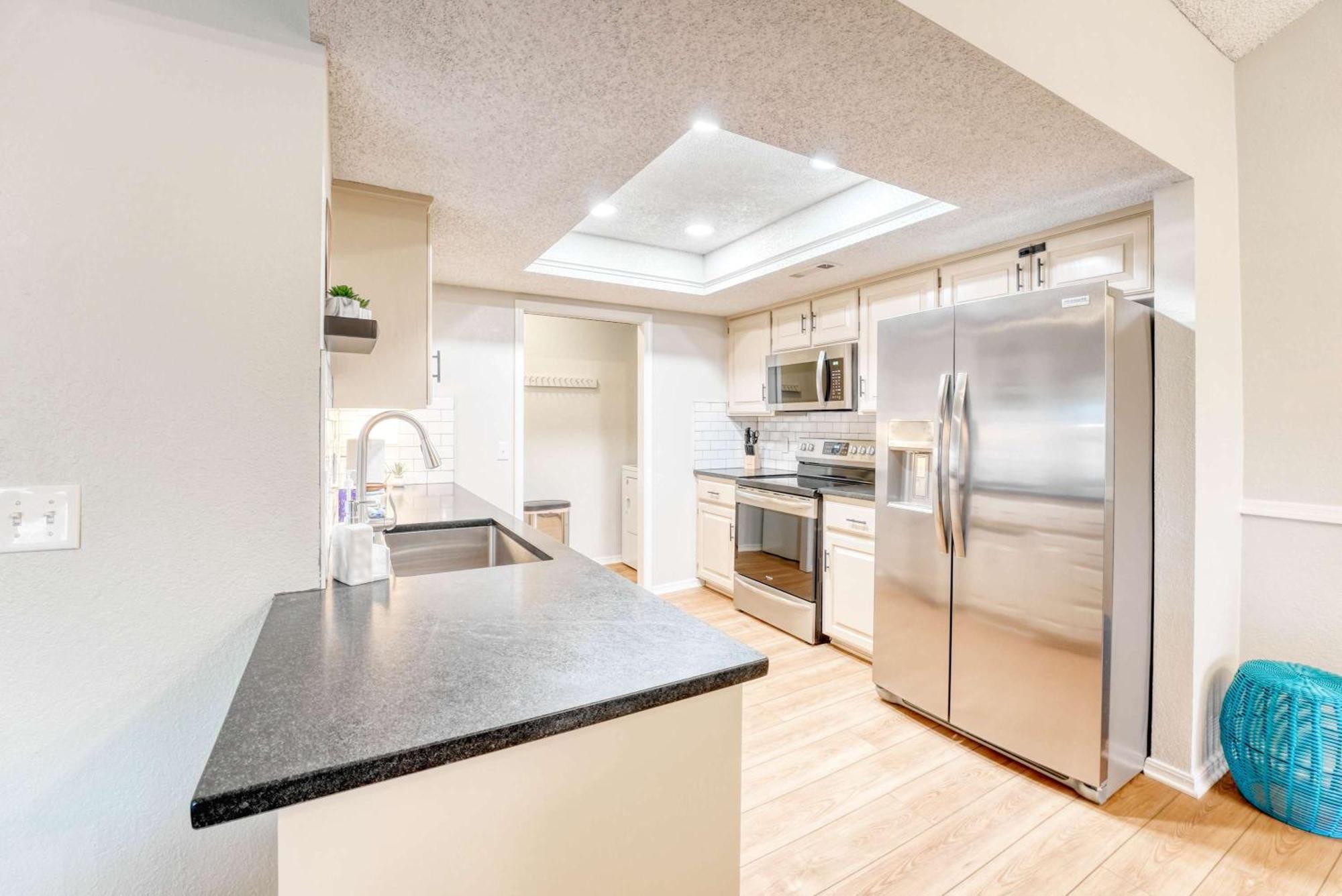 Modern Retreat - Sleeps 6 Near Trails Holiday home Bentonville