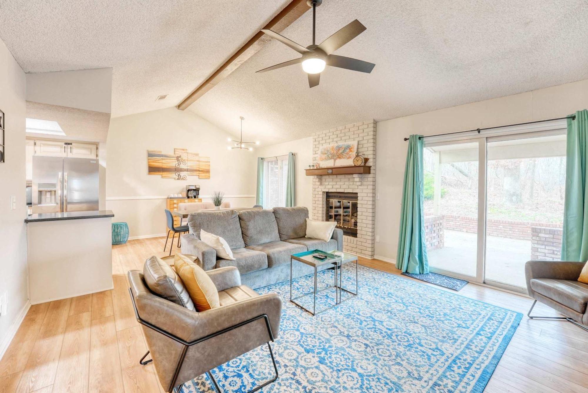 Modern Retreat - Sleeps 6 Near Trails Holiday home