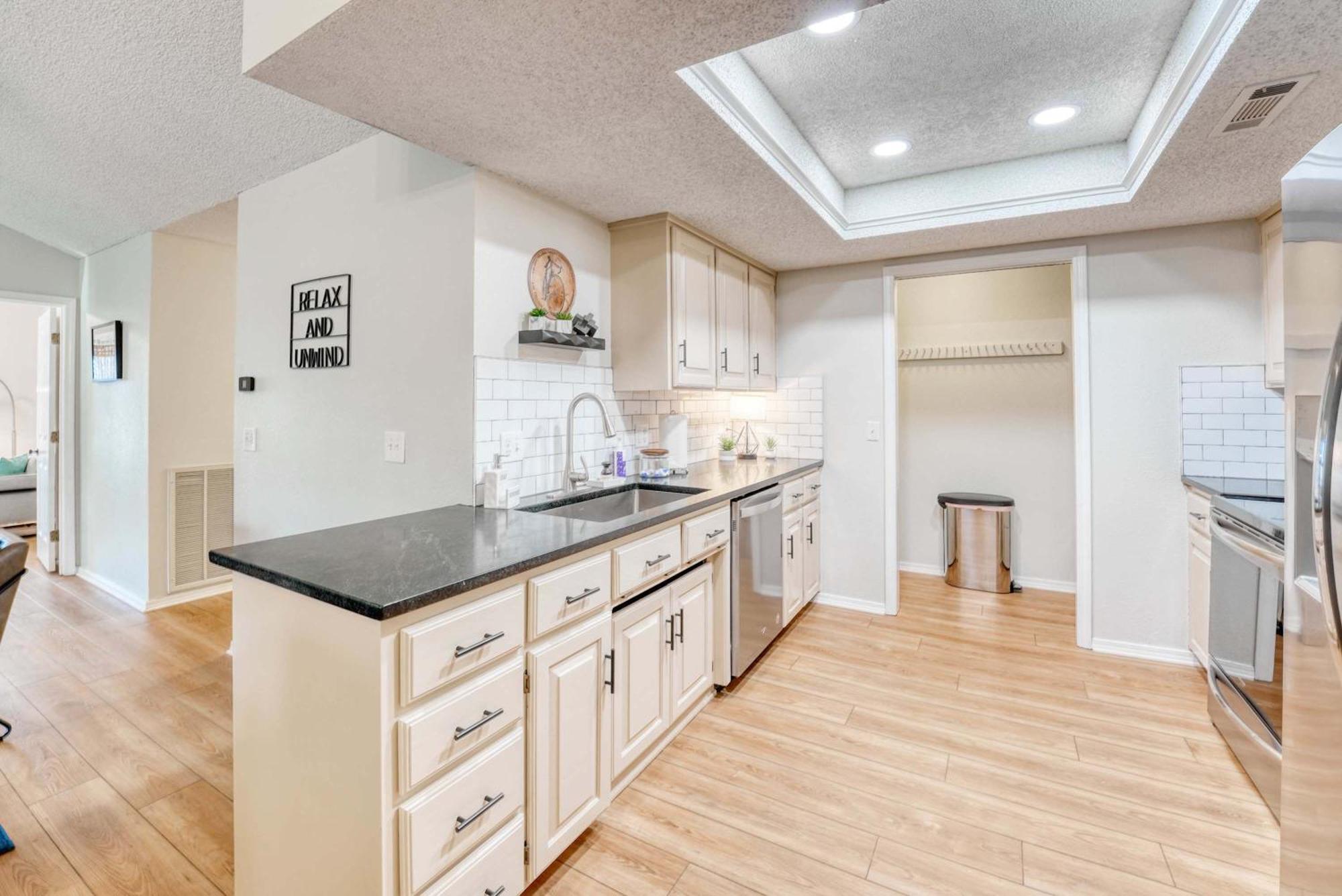 Modern Retreat - Sleeps 6 Near Trails Holiday home Bentonville