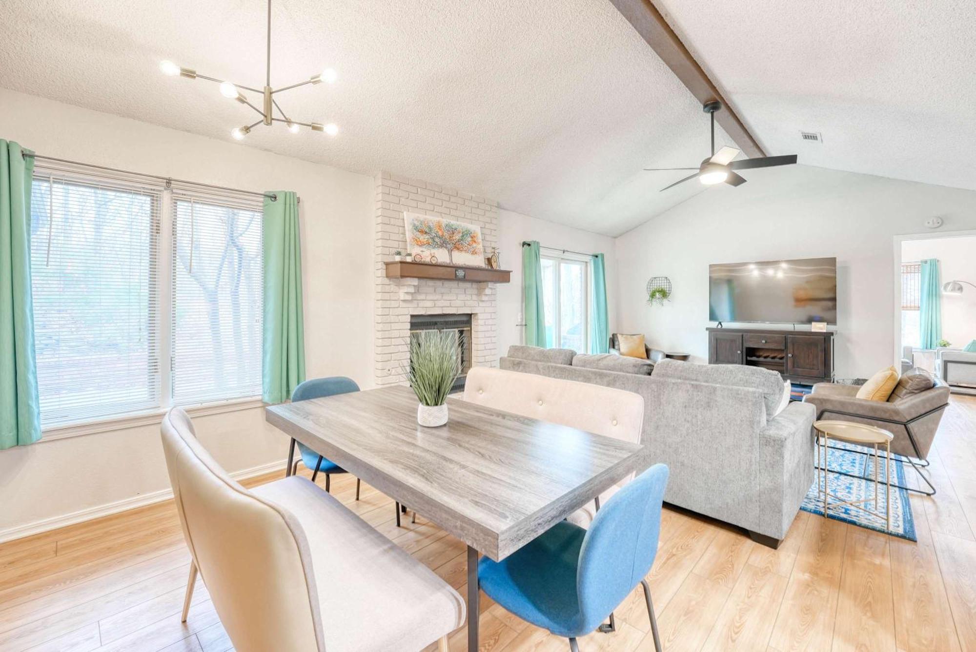 Modern Retreat - Sleeps 6 Near Trails