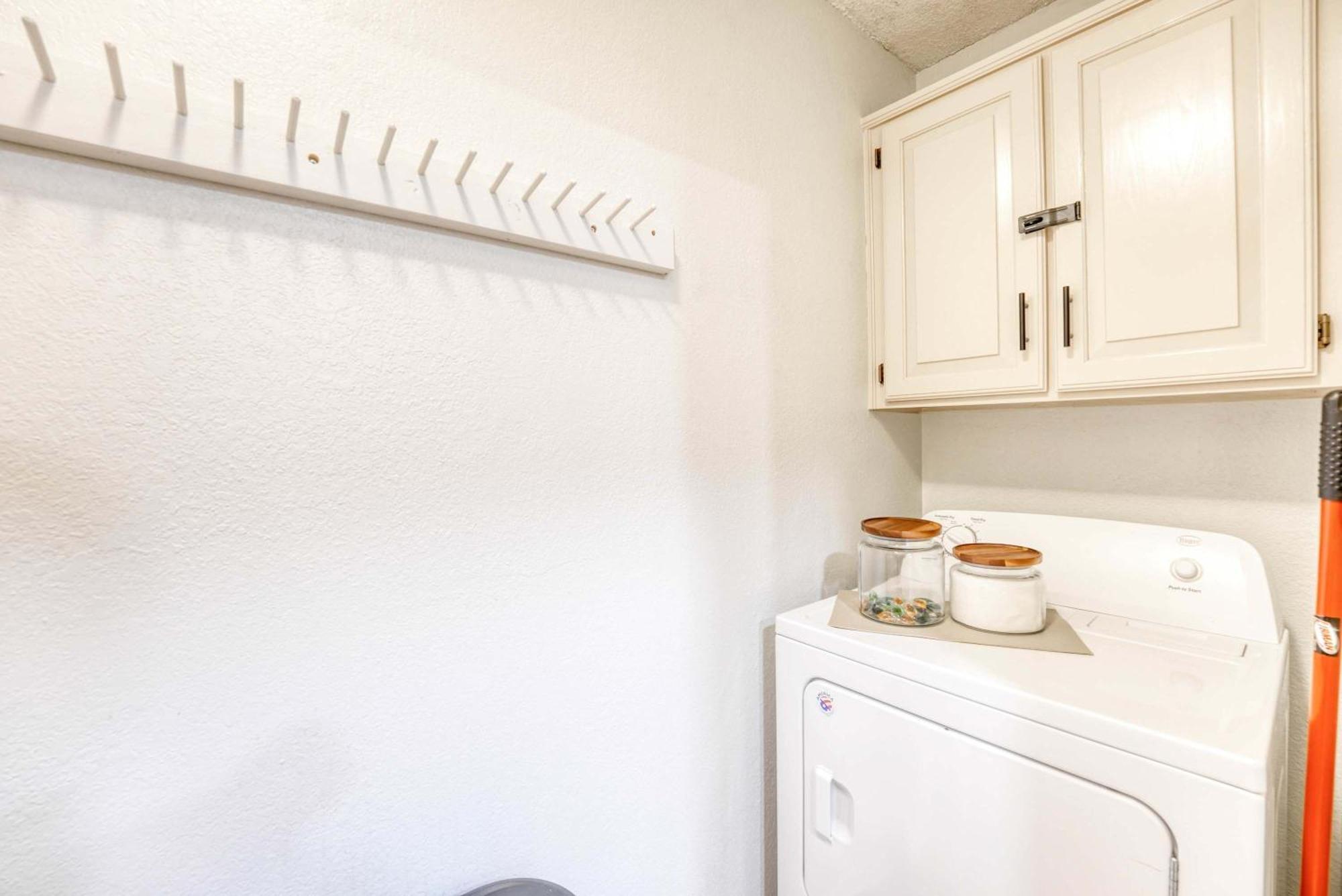 Holiday home Modern Retreat - Sleeps 6 Near Trails