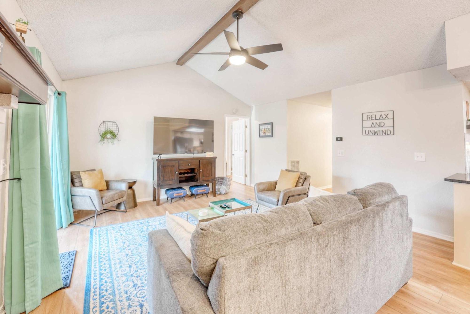 Holiday home Modern Retreat - Sleeps 6 Near Trails *