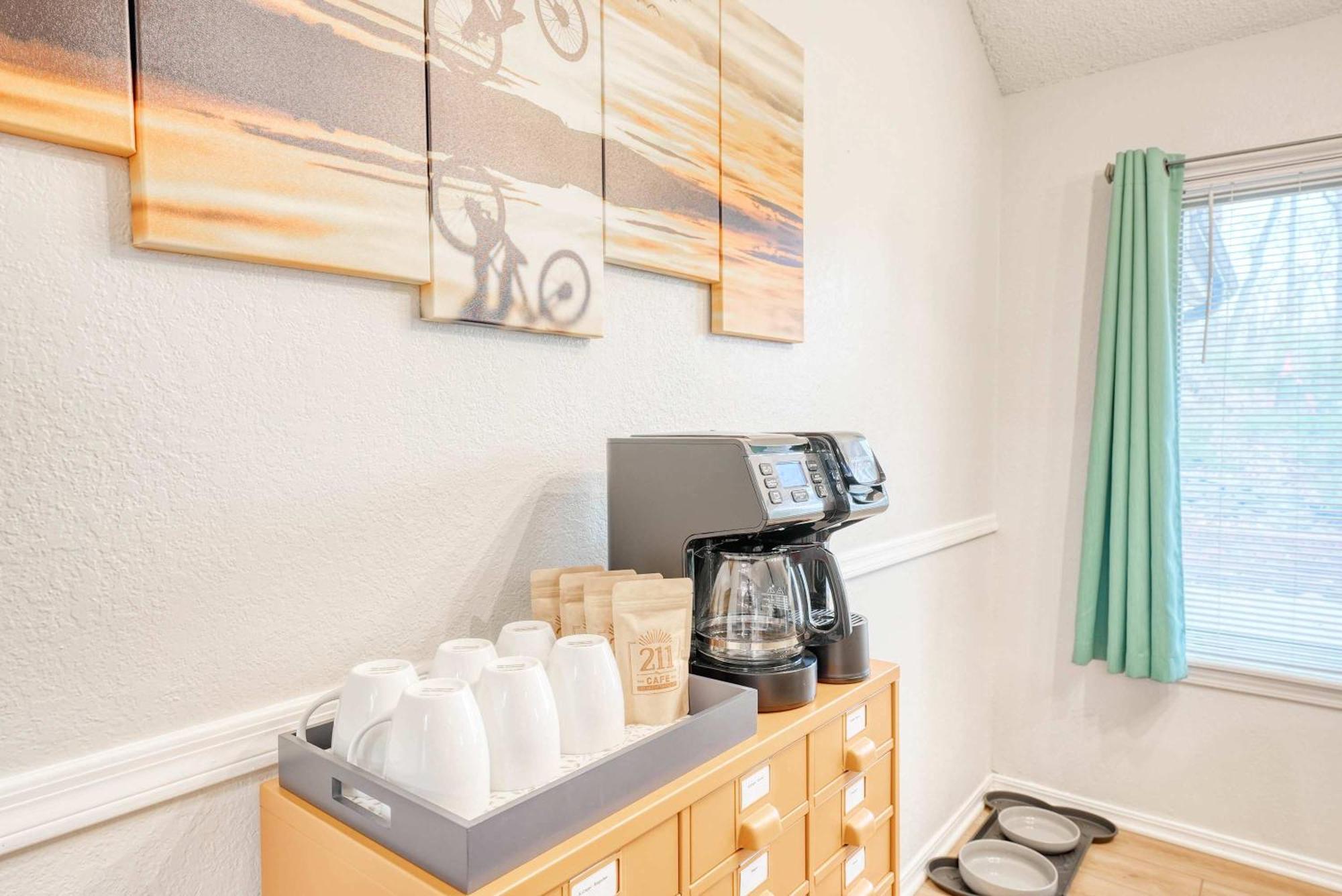Modern Retreat - Sleeps 6 Near Trails Holiday home Bentonville