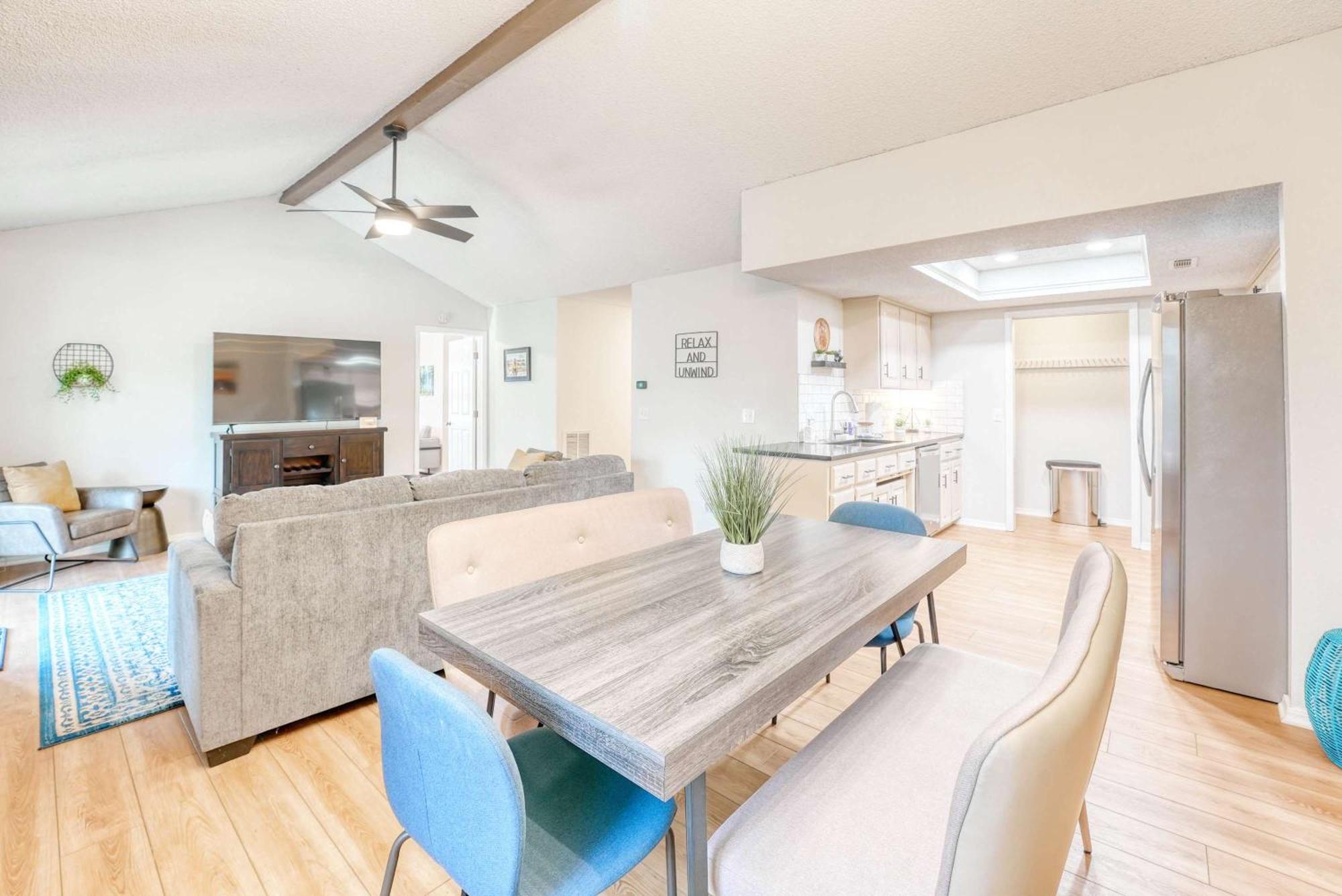 Holiday home Modern Retreat - Sleeps 6 Near Trails *