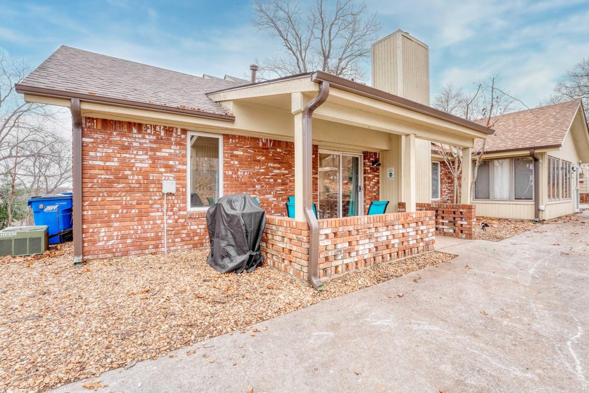 Modern Retreat - Sleeps 6 Near Trails Holiday home Bentonville