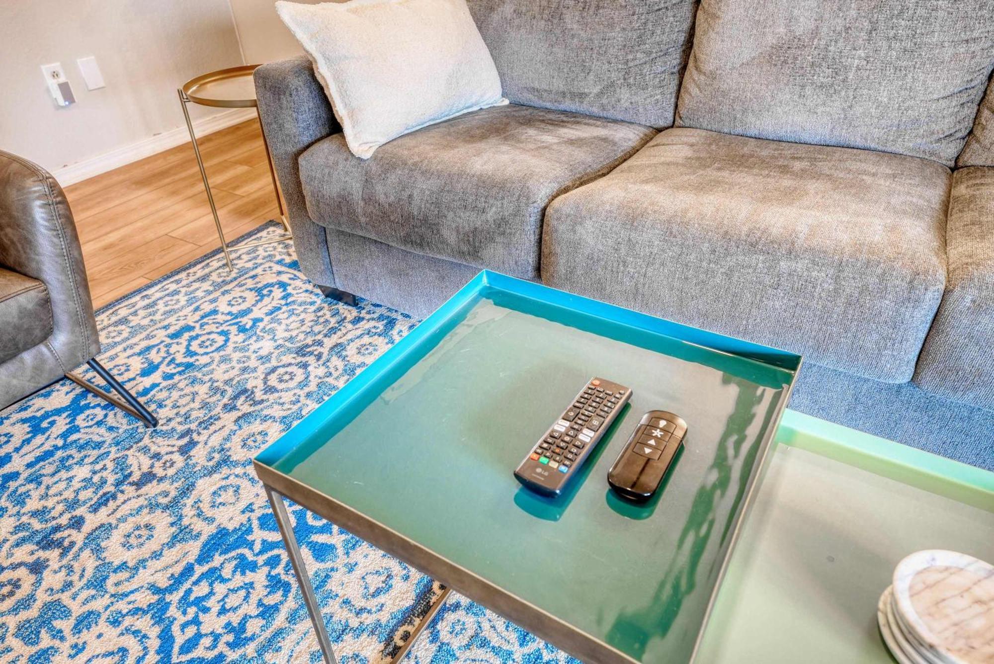 Modern Retreat - Sleeps 6 Near Trails *