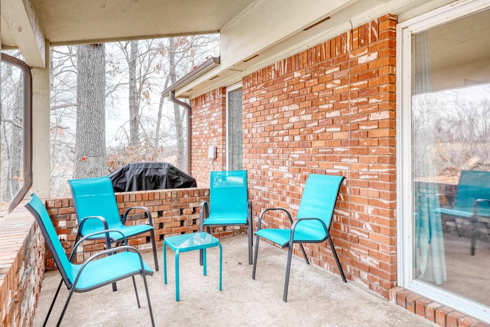 Modern Retreat - Sleeps 6 Near Trails Holiday home