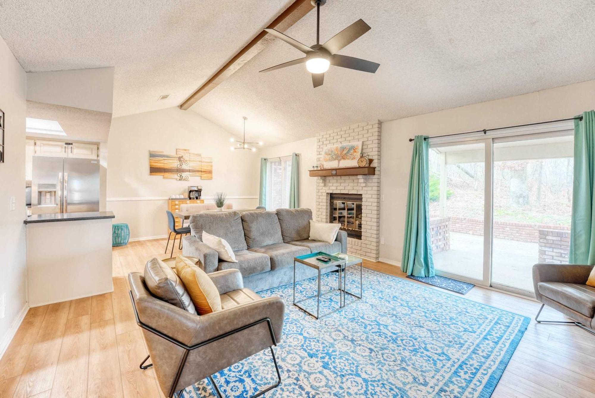 Modern Retreat - Sleeps 6 Near Trails Holiday home *