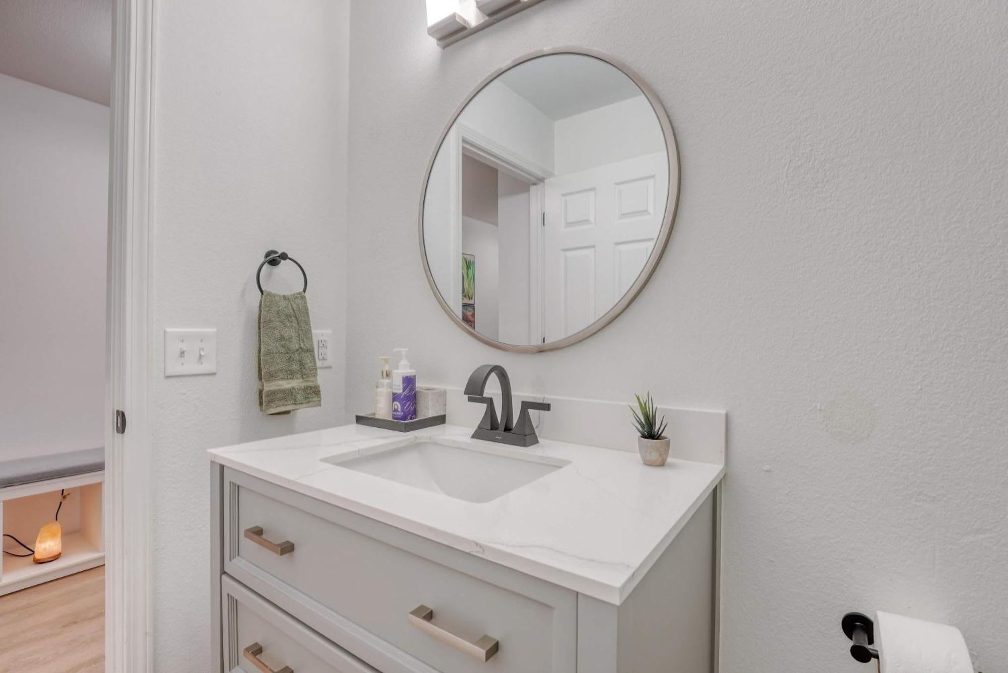 Modern 3br Half Mile To Square * Bentonville
