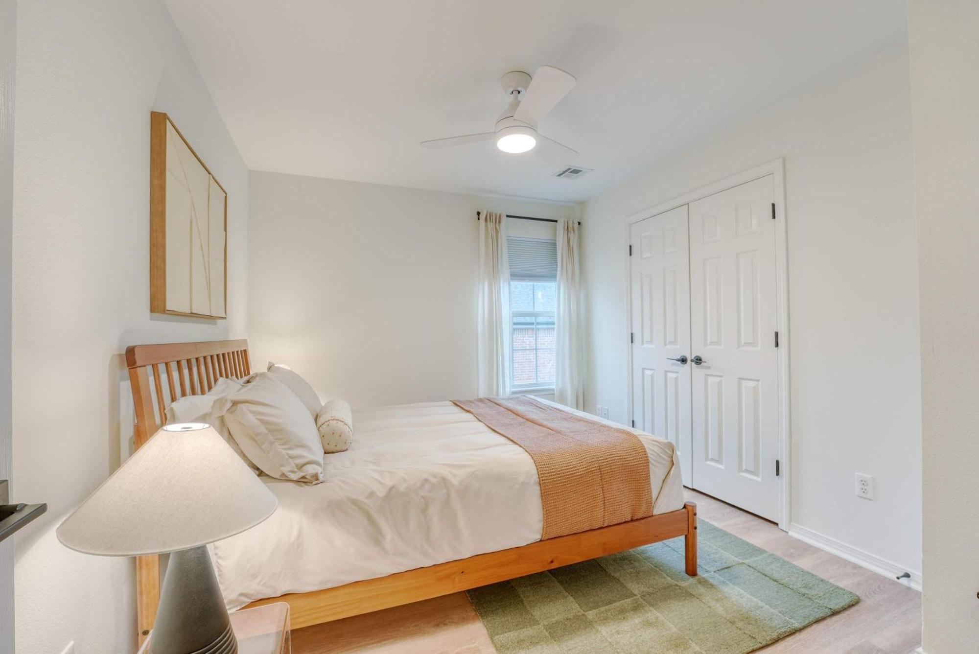 Modern 3br Half Mile To Square *