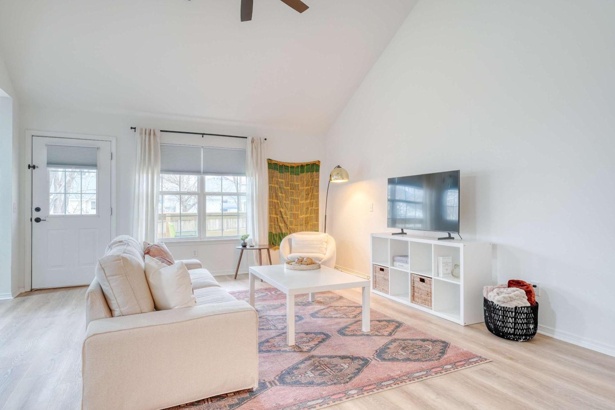 Modern 3br Half Mile To Square Holiday home *