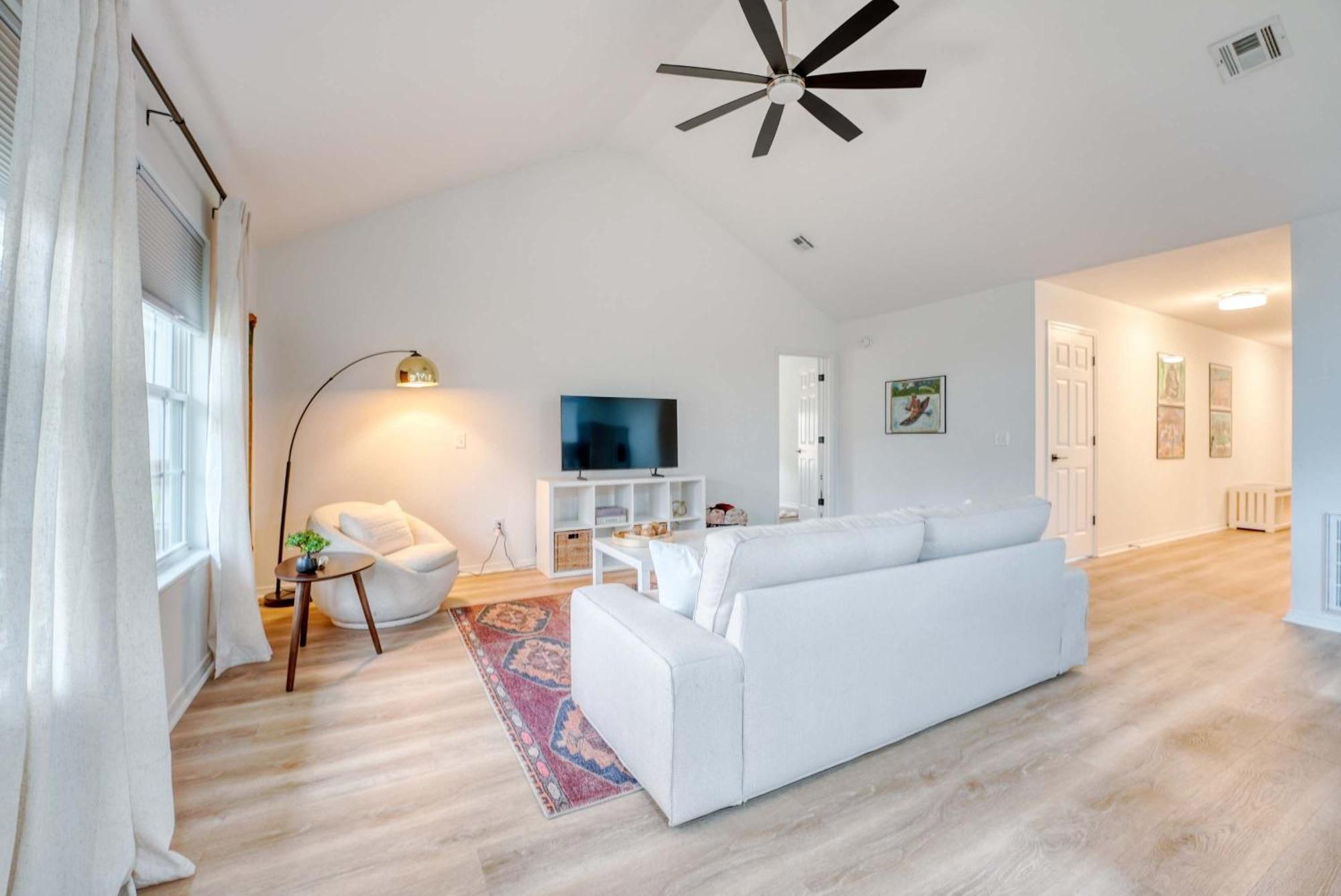 Modern 3br Half Mile To Square Holiday home